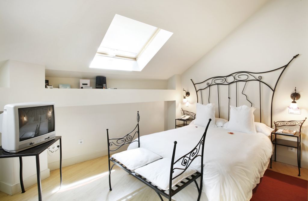 soundproofing, rollaway beds, free wifi