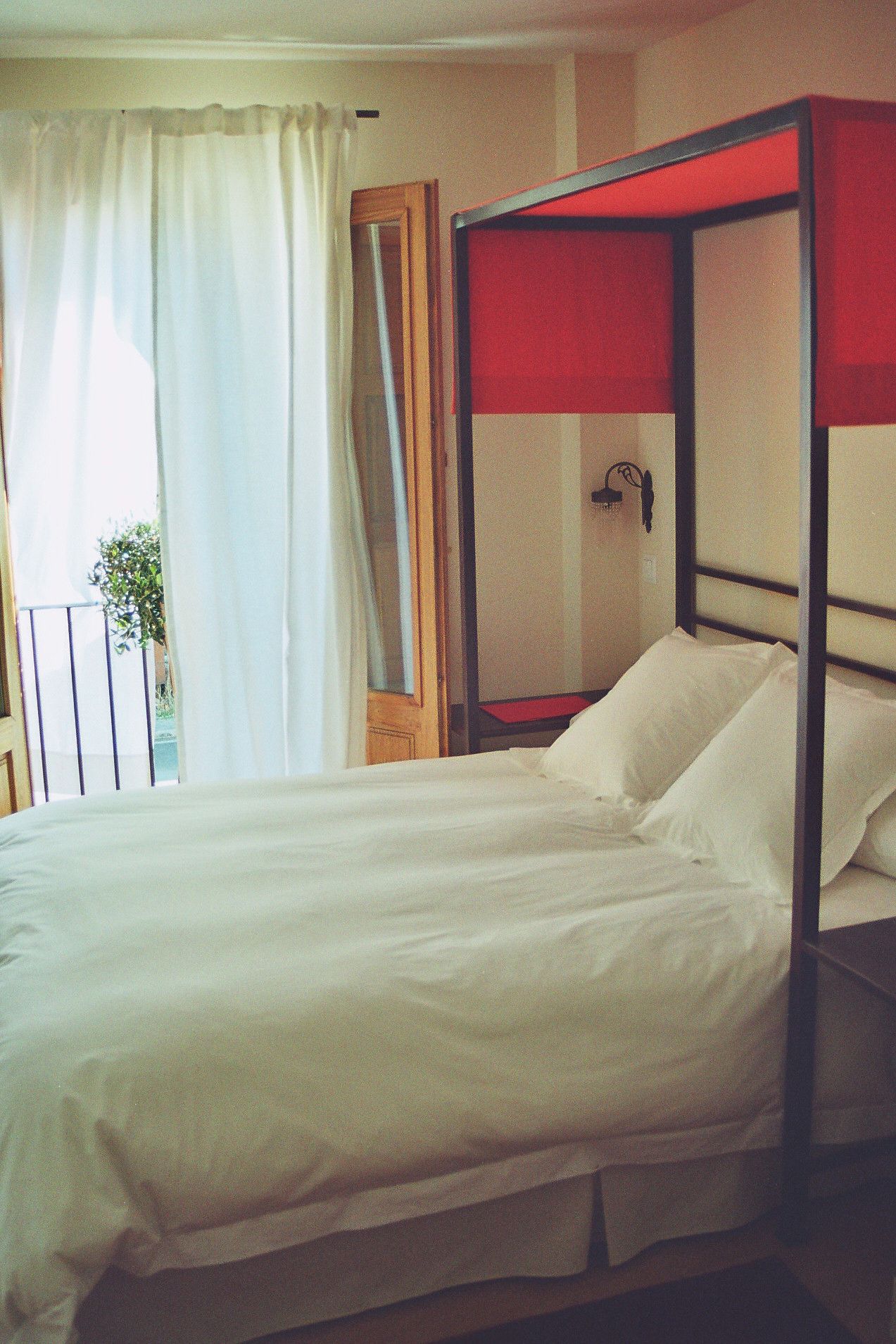 soundproofing, rollaway beds, free wifi