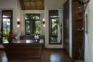 Couples treatment rooms, body treatments, aromatherapy, body scrubs