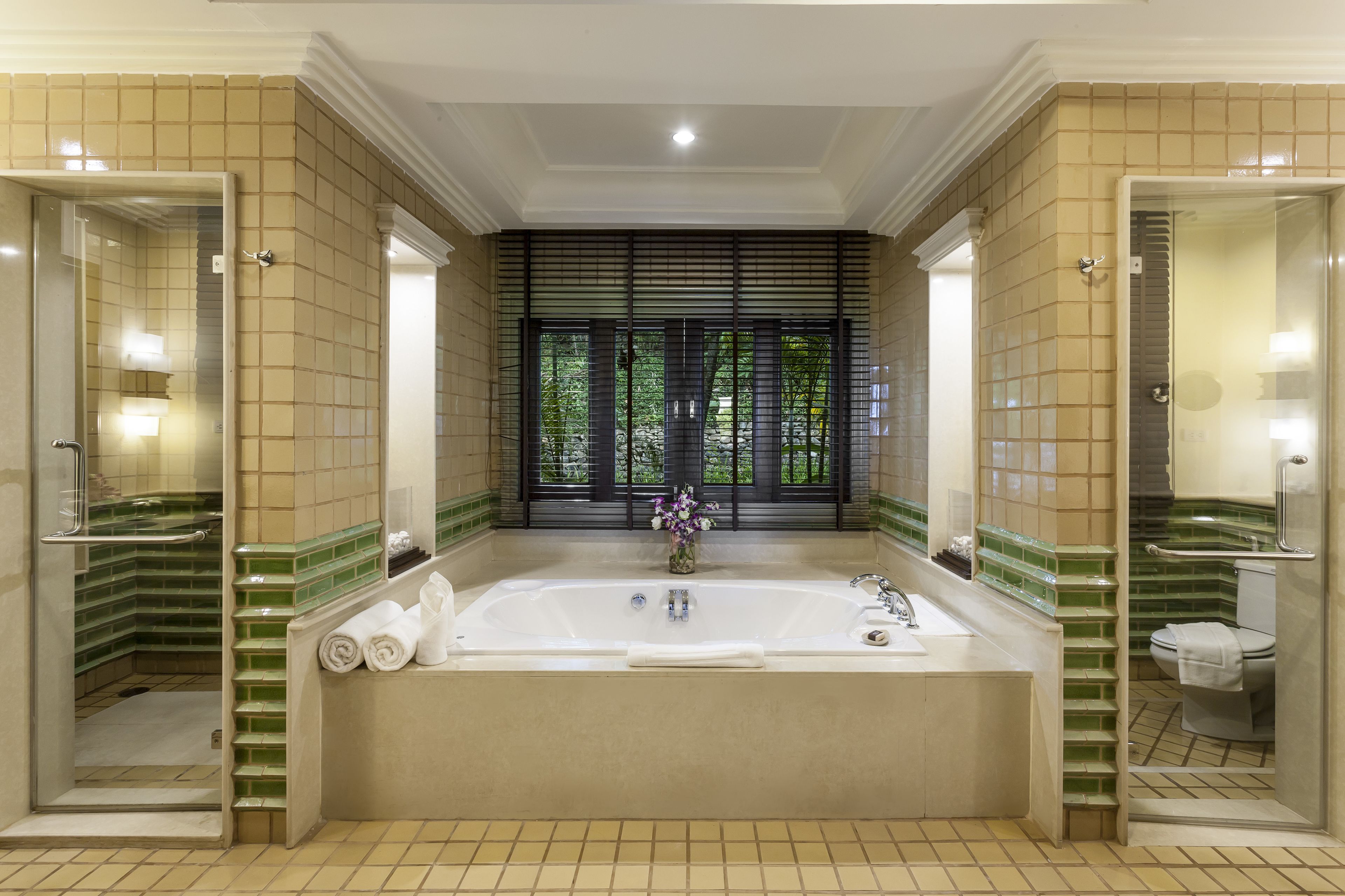 suite (mountain) | deep-soaking bathtub