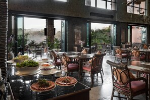 Frukostbuffé varje dag (THB 400 per person)