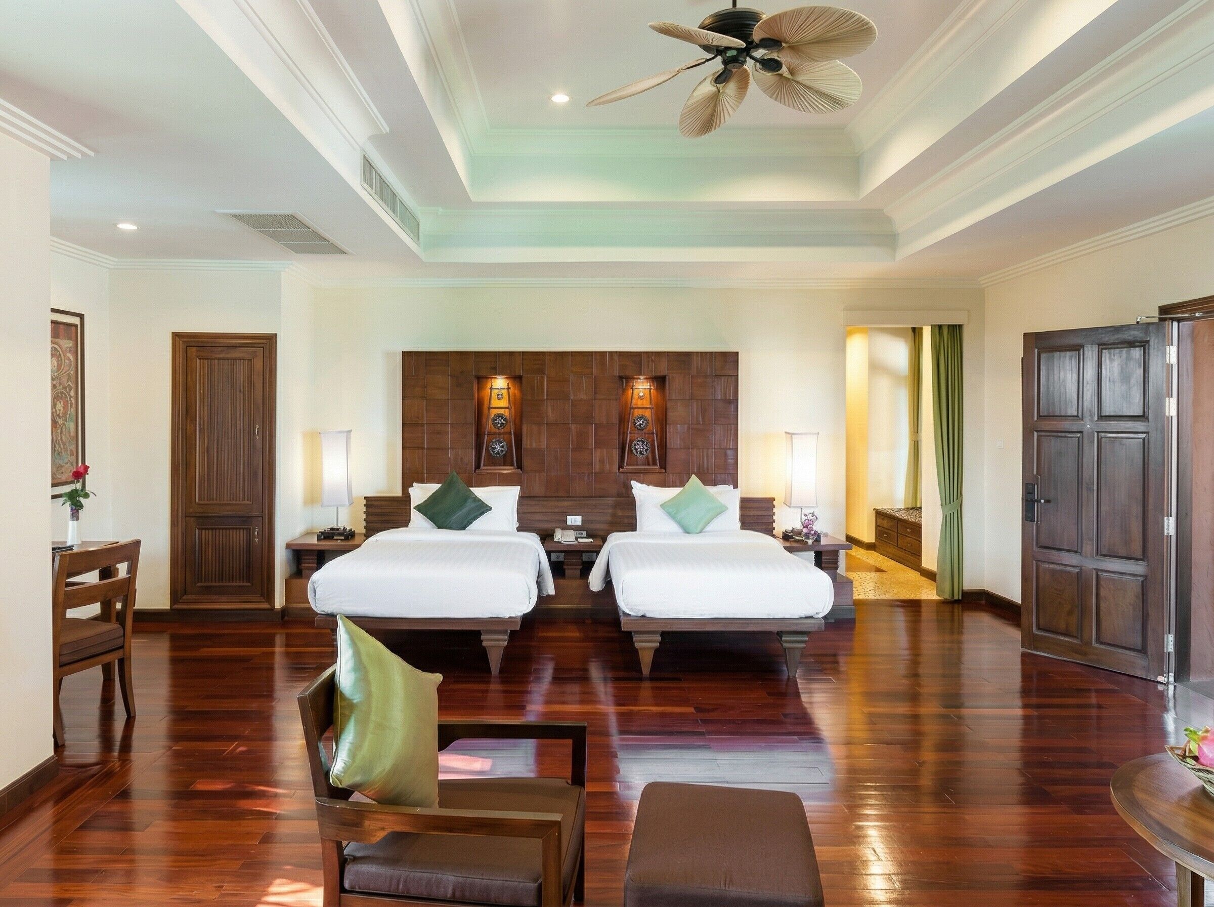 Katiliya Suite | Ropa de cama de alta calidad, edredón y minibar 