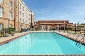 Piscina externa sazonal