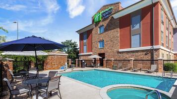 Outdoor pool, open 9 AM to 10 PM, pool loungers