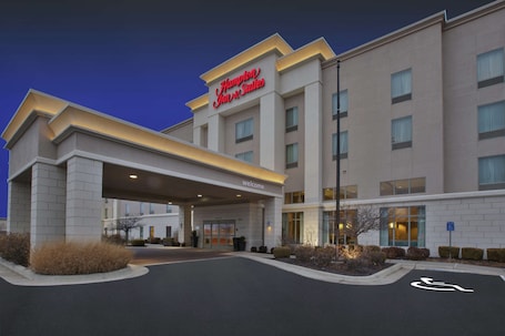 Exterior. Hampton Inn & Suites Wichita Northeast