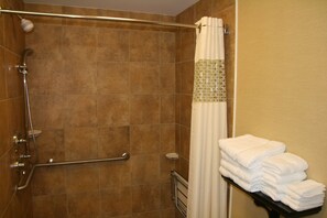 Bathroom - Hampton Inn - Suites Warren (Warren)