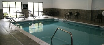 Hampton Inn - Suites Warren