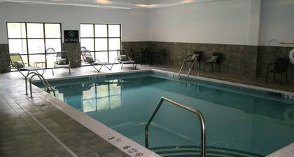 Hampton Inn - Suites Warren