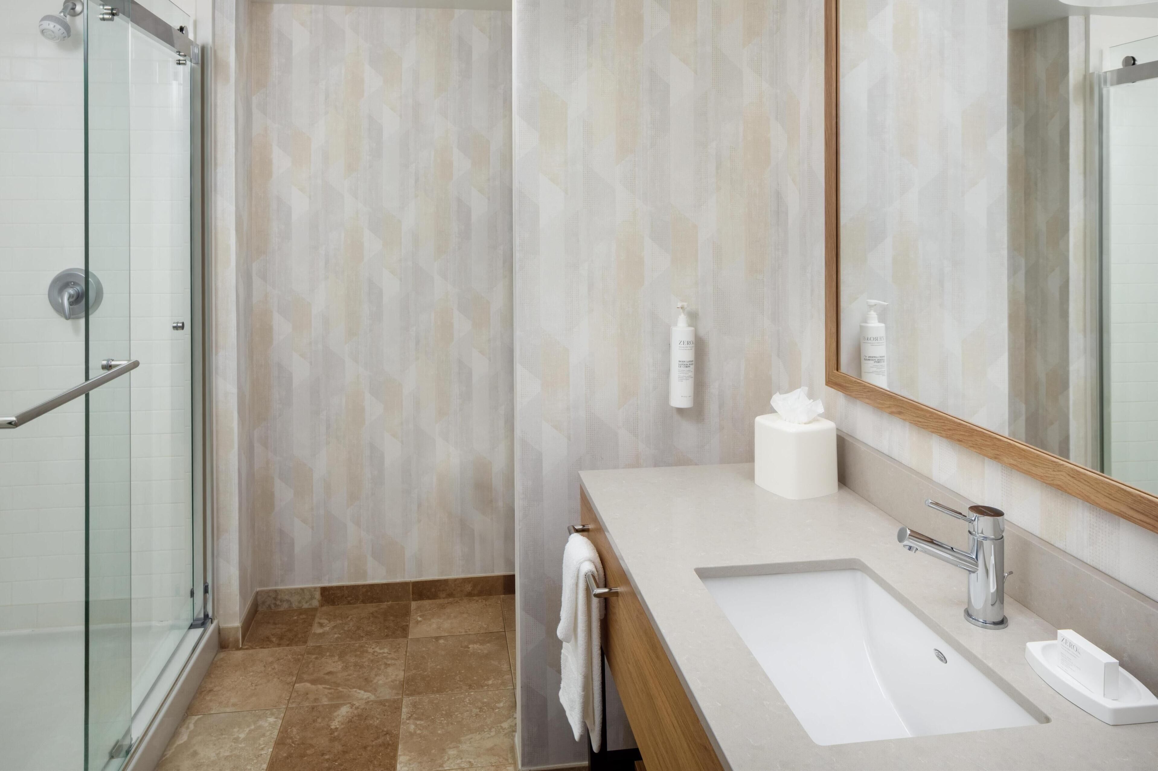 one king bed non smoking | bathroom shower