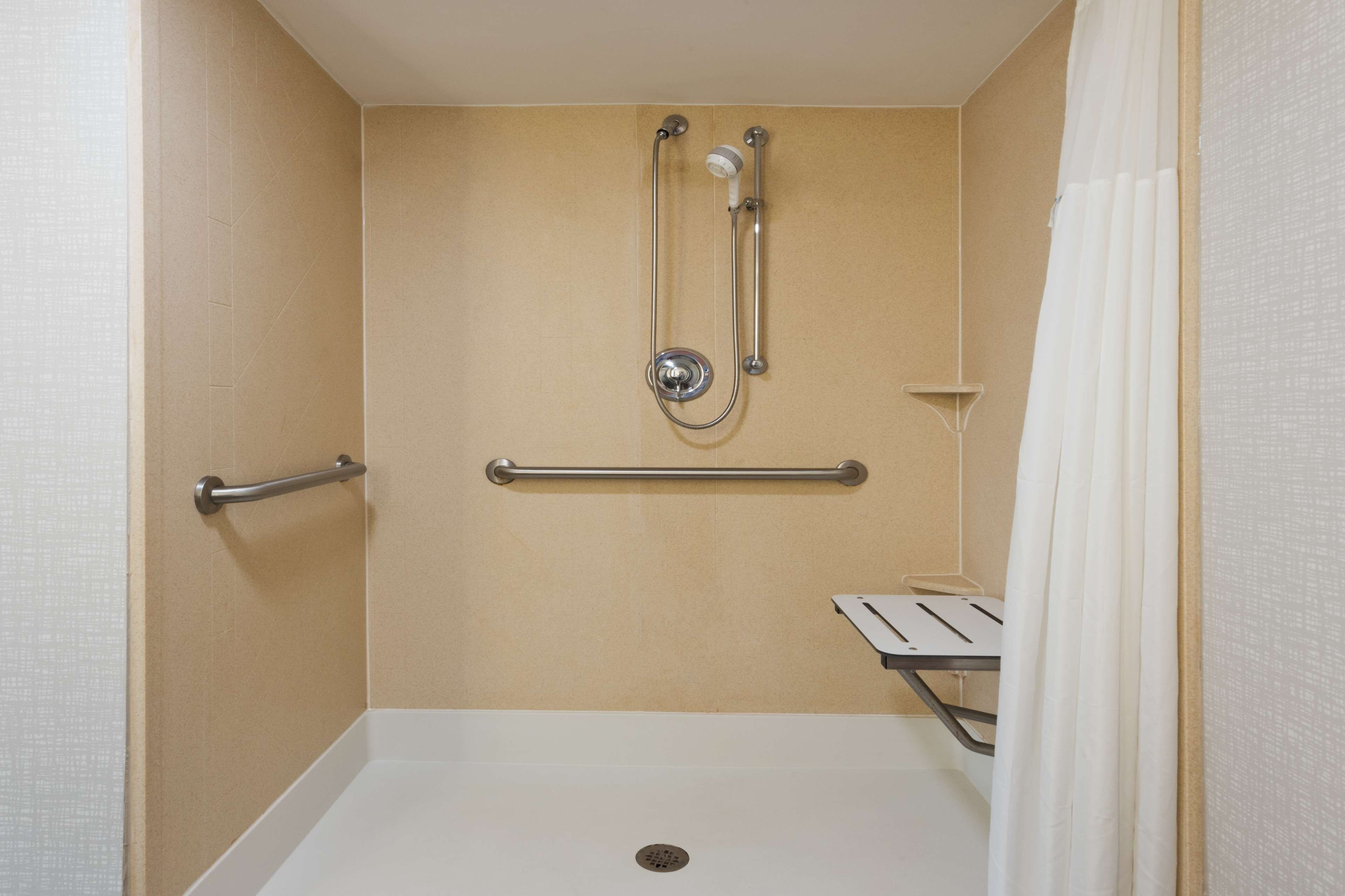 studio, accessible, non smoking | bathroom shower