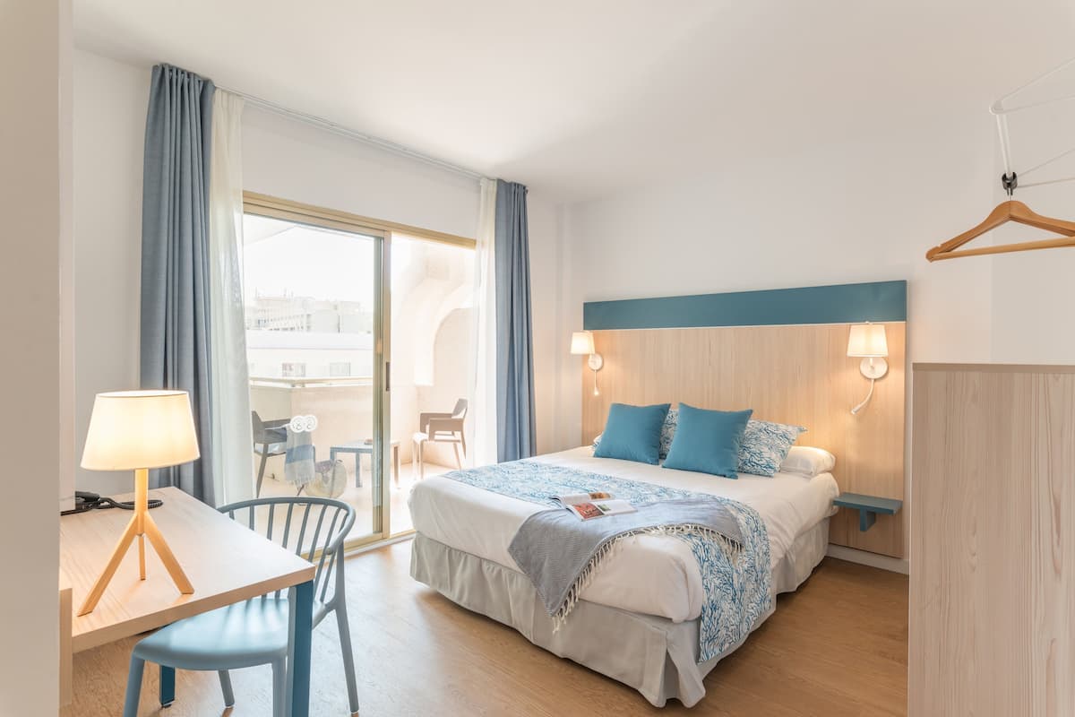 In-room safe, desk, free WiFi, bed sheets