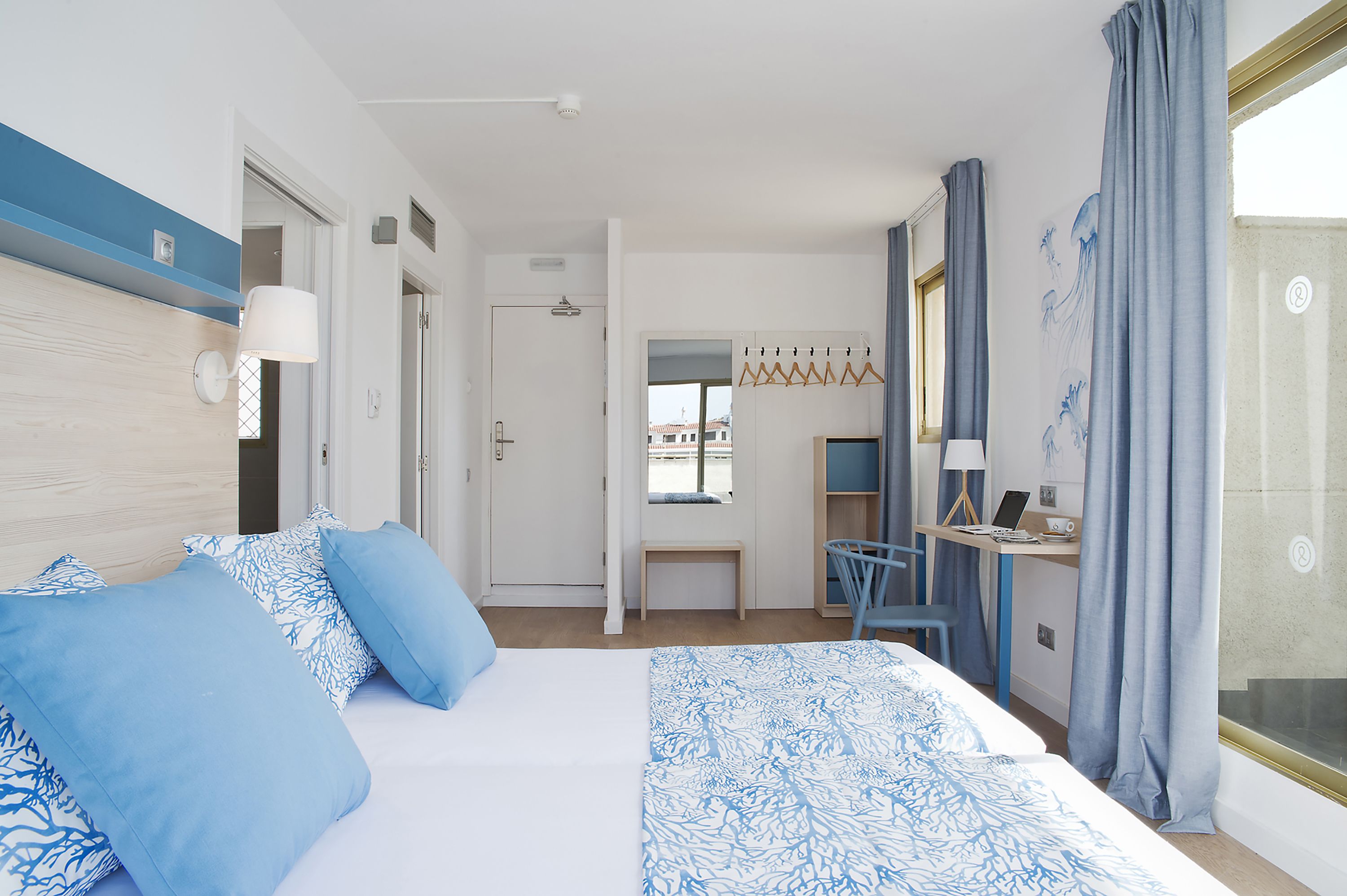 in-room safe, desk, free wifi, bed sheets