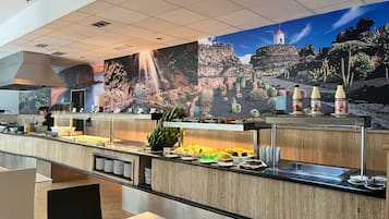 Petit déjeuner, déjeuner et dßner servis sur place