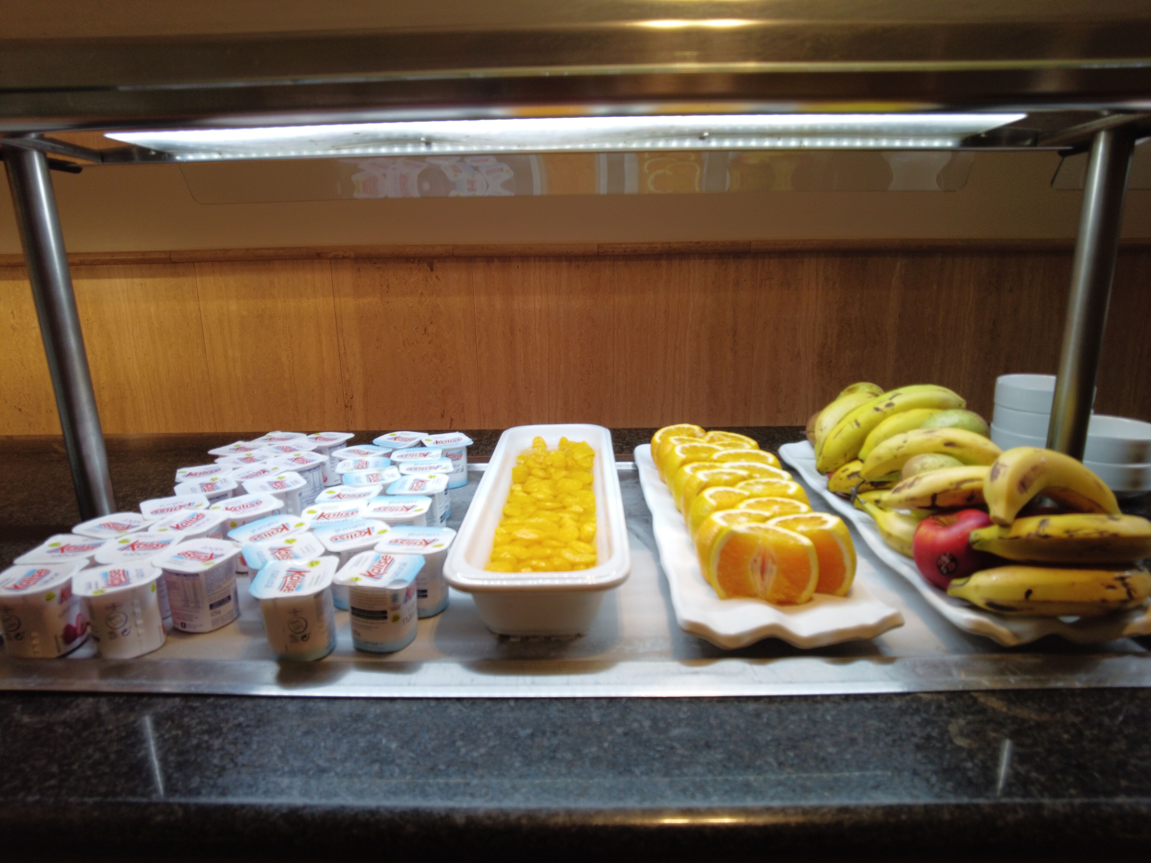 breakfast, lunch and dinner served