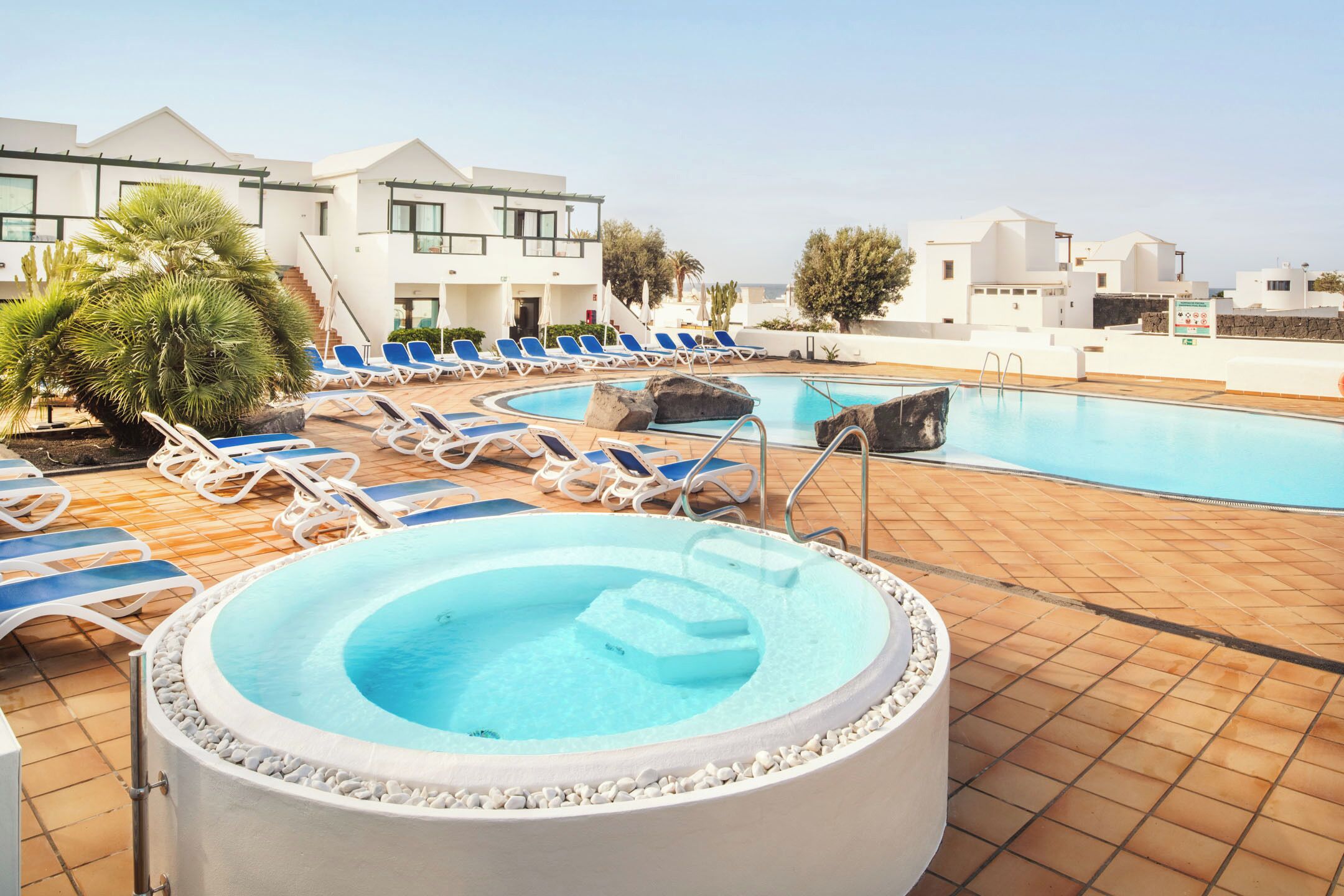 outdoor pool, a rooftop pool, open 10:00 am to 6:00 pm, pool umbrellas