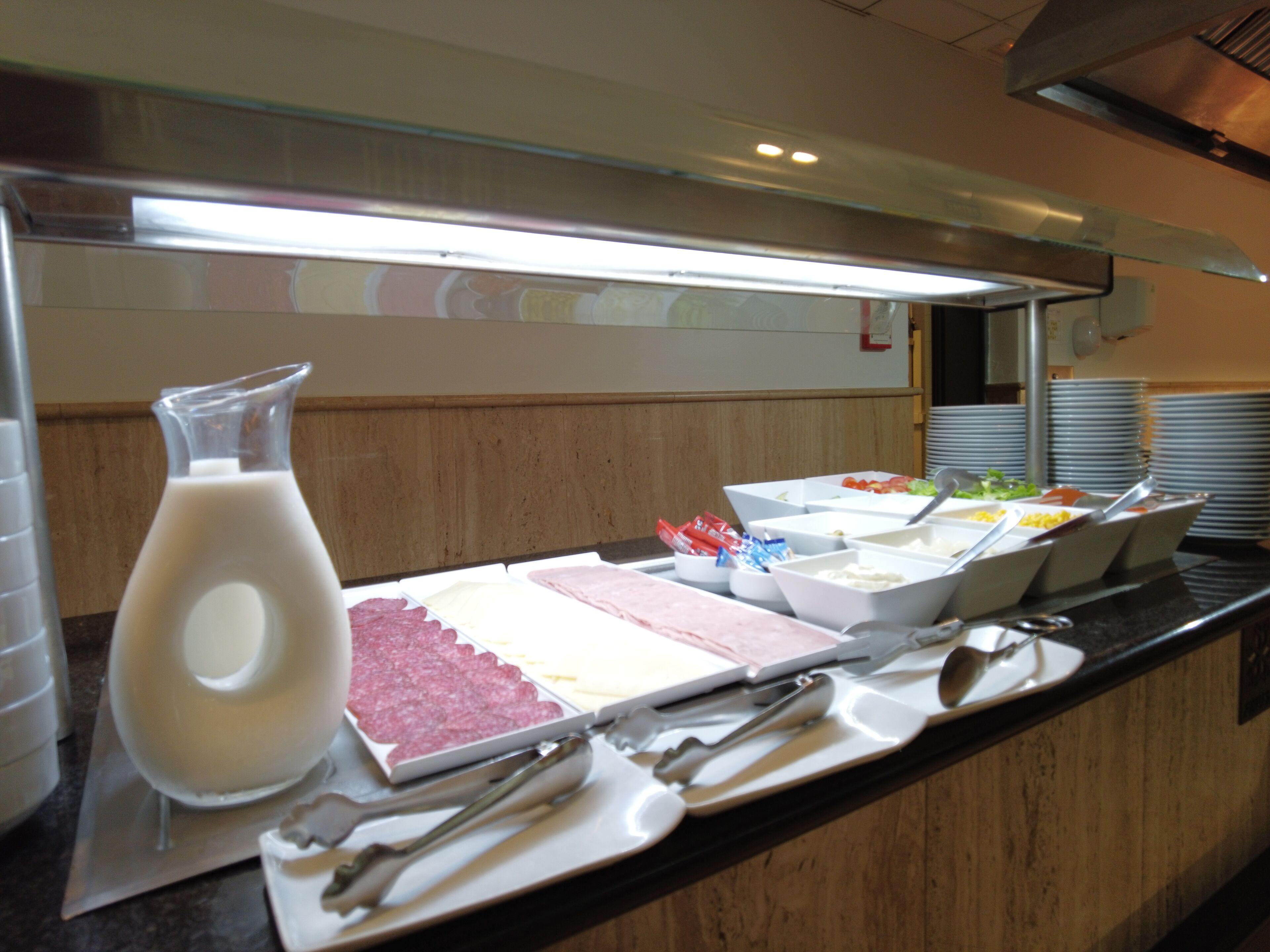 breakfast, lunch and dinner served