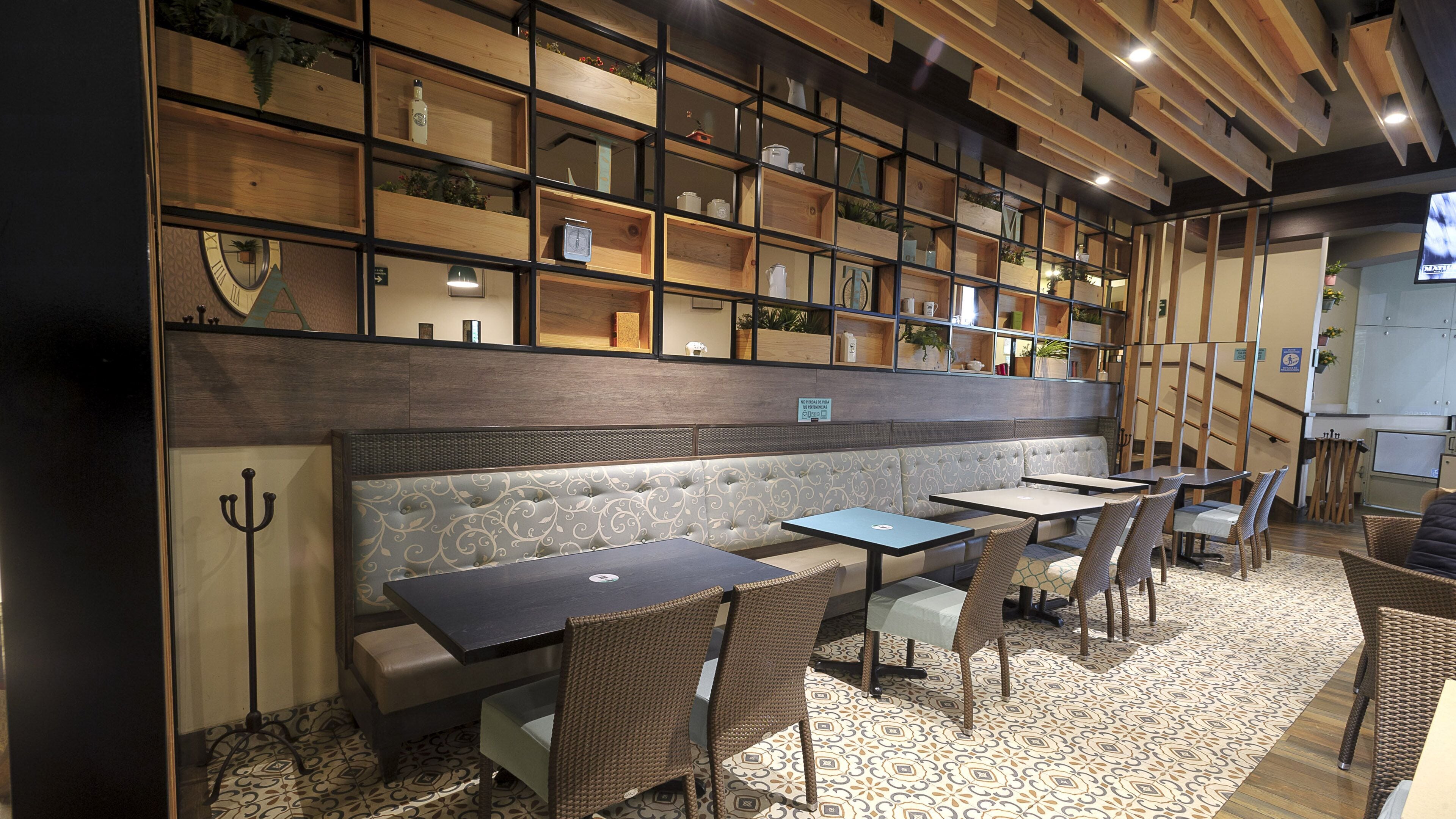 breakfast, lunch and dinner served