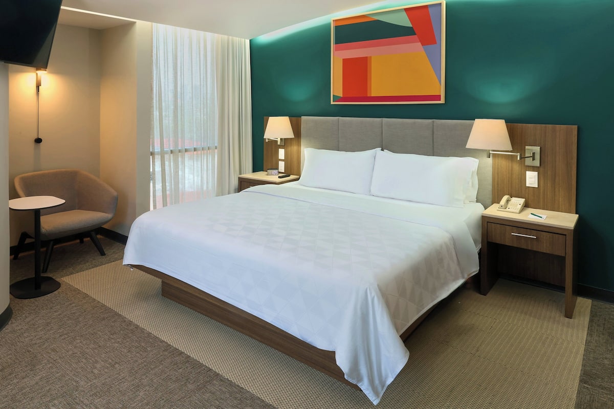 1 bedroom, premium bedding, in-room safe, desk