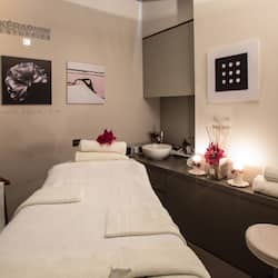 Couples treatment room(s), sauna, hot tub, steam room