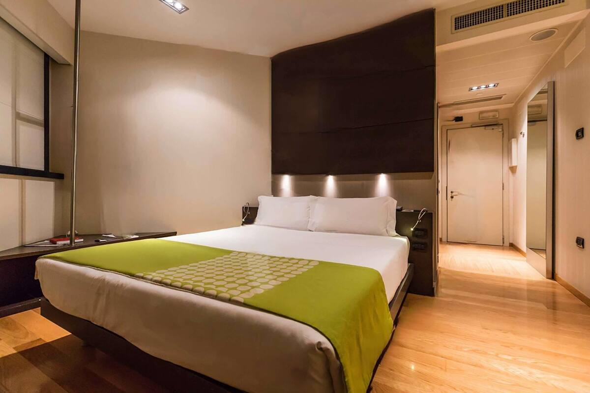 Hypo-allergenic bedding available, down comforters, minibar