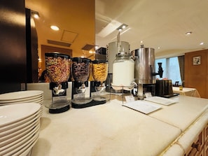 Bữa sáng buffet hàng ngày với phụ phí nhỏ 