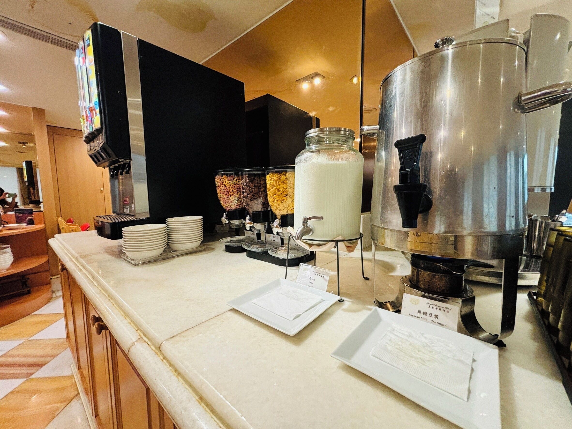 每日供應吃到飽早餐 (每人 TWD350)