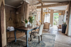 总统套房 | 高档床上用品、加厚床垫、客房内保险箱、特色装修