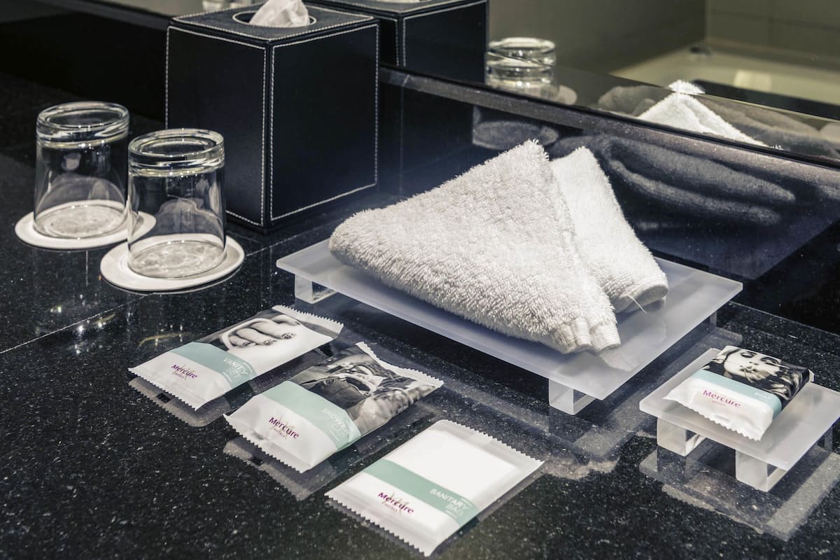 1 Schlafzimmer, hochwertige Bettwaren, Zimmersafe, Schreibtisch