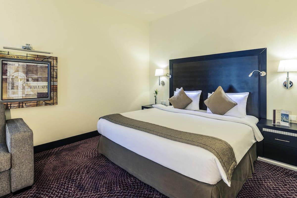 1 Schlafzimmer, hochwertige Bettwaren, Zimmersafe, Schreibtisch