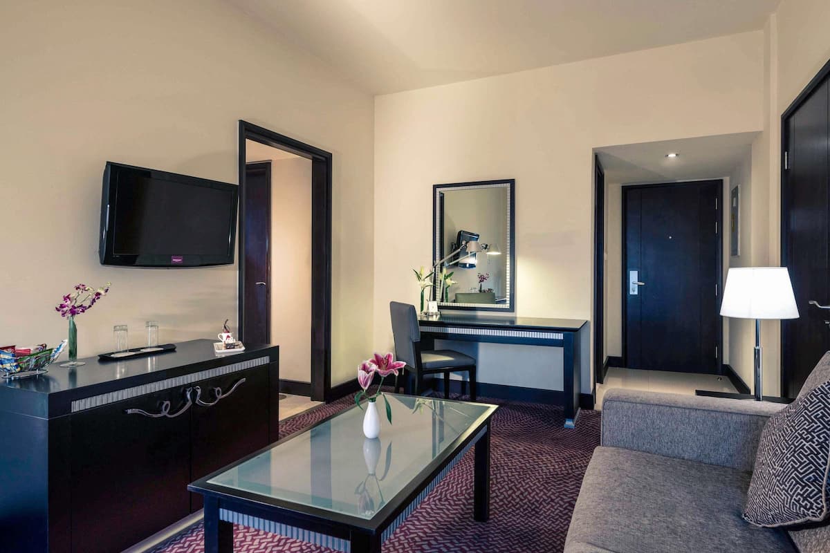 1 bedroom, premium bedding, in-room safe, desk