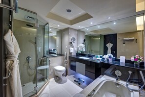 Eco-friendly toiletries, hair dryer, bathrobes, slippers - Mercure Gold Hotel Jumeirah Dubai by Accor (Dubai)
