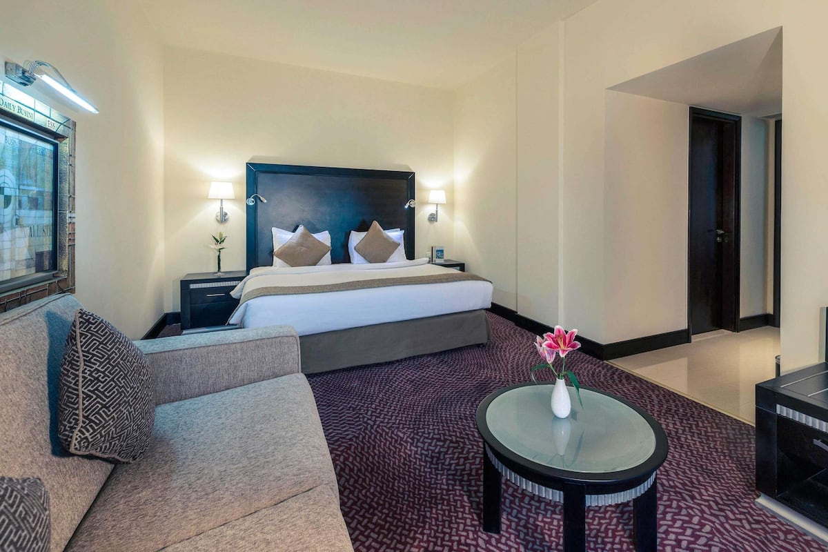 1 Schlafzimmer, hochwertige Bettwaren, Zimmersafe, Schreibtisch