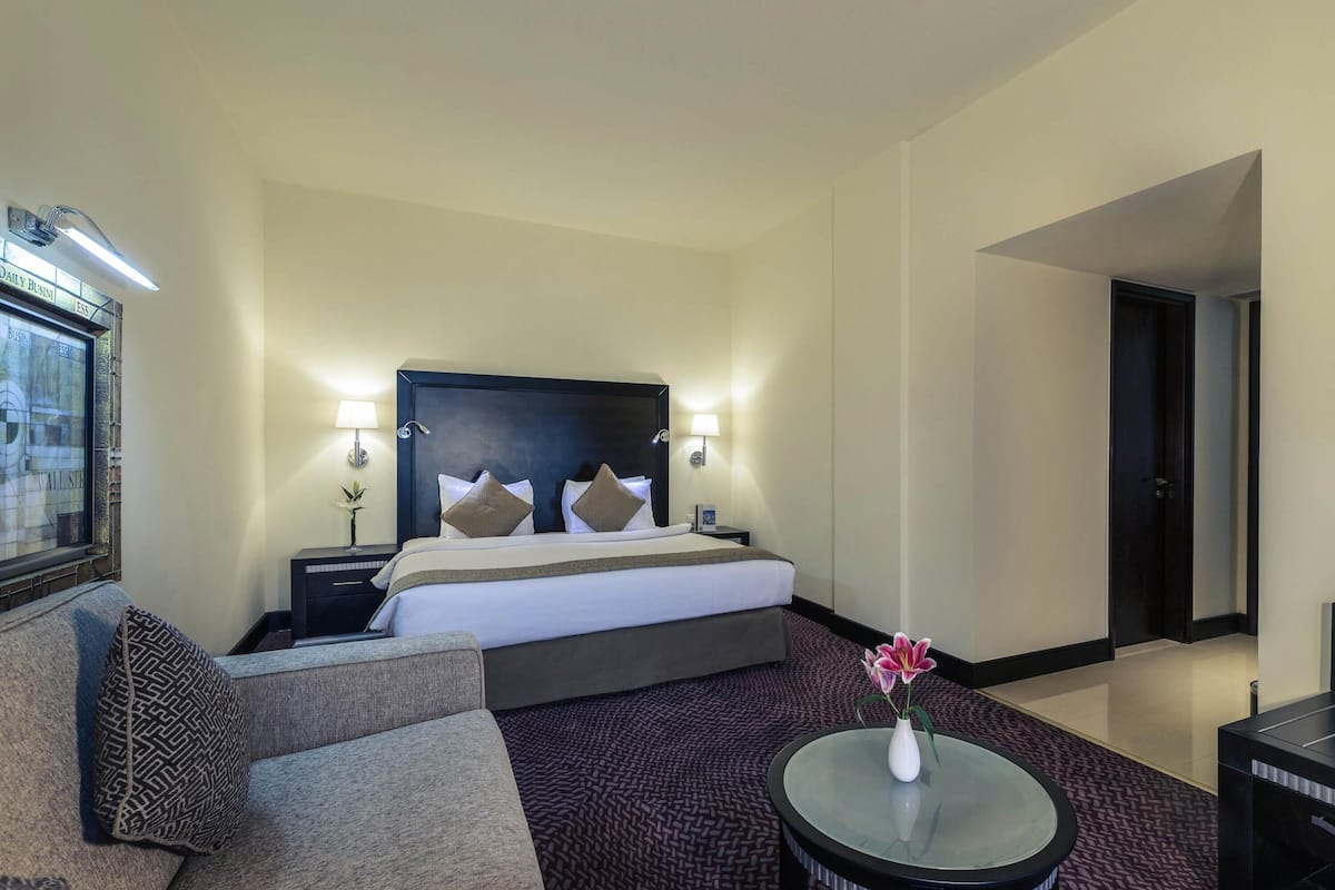 1 bedroom, premium bedding, in-room safe, desk