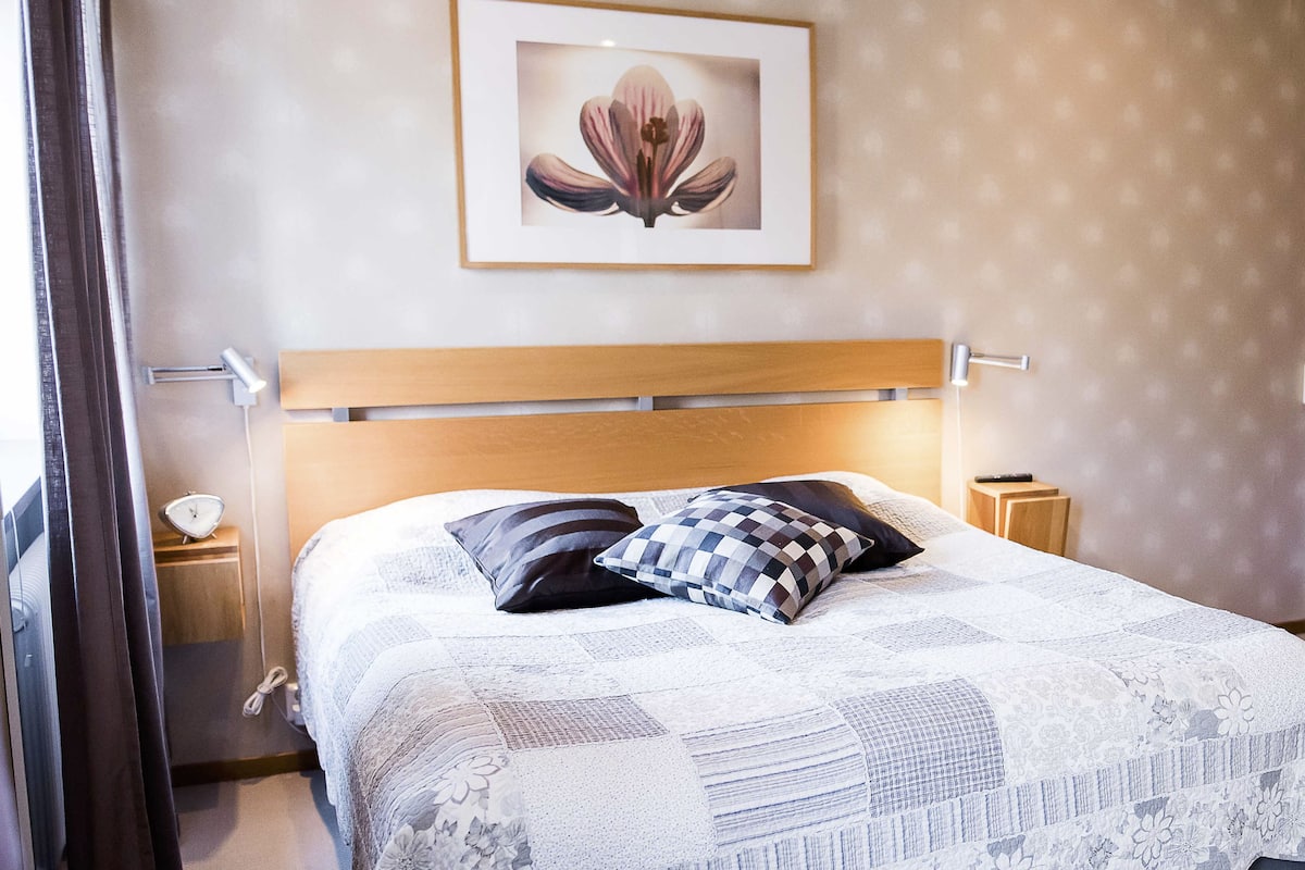 Suite | 1 bedroom, hypo-allergenic bedding, desk, iron/ironing board
