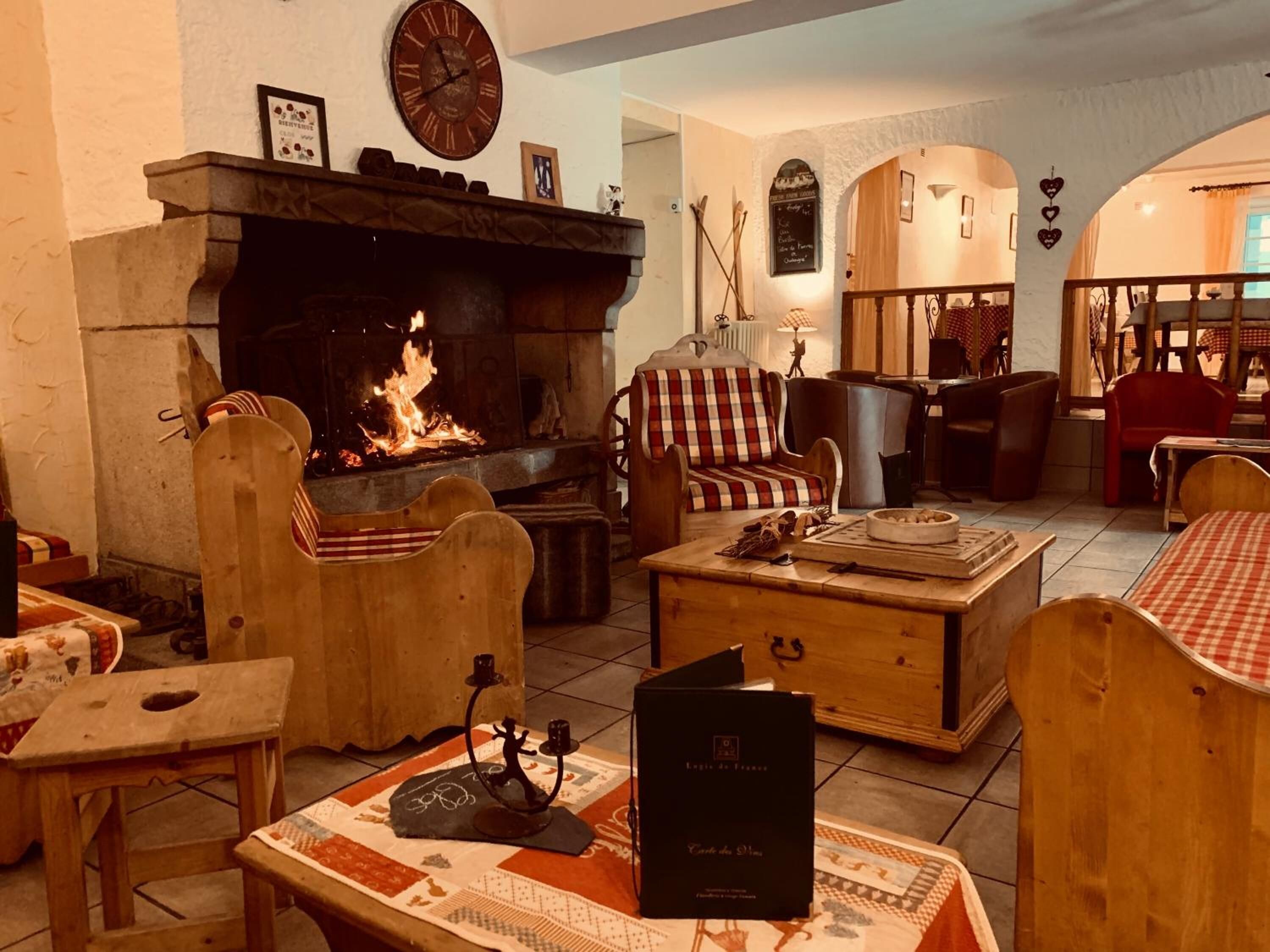 Breakfast, lunch, dinner served; Regional cuisine 