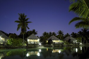 住宿正面 - 傍晚/夜晚