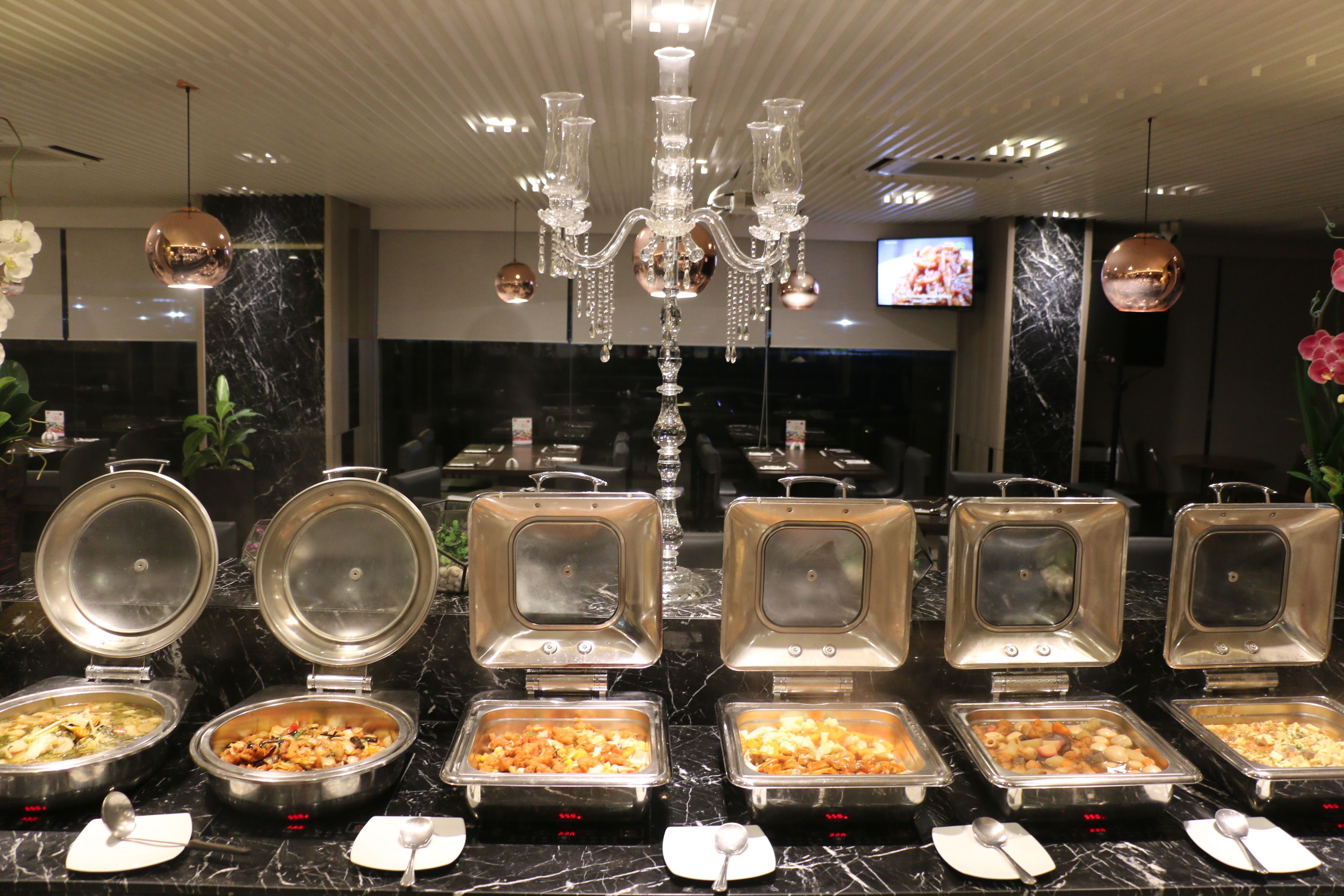 daily buffet breakfast (thb 450 per person)