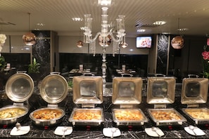 Tägliches Frühstücksbuffet gegen Gebühr