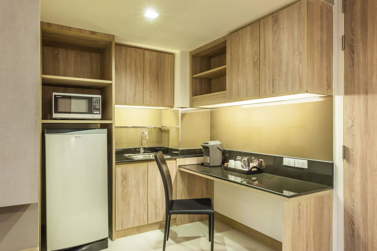 deluxe place | private kitchenette | full-sized fridge, microwave, coffee/tea maker, electric kettle