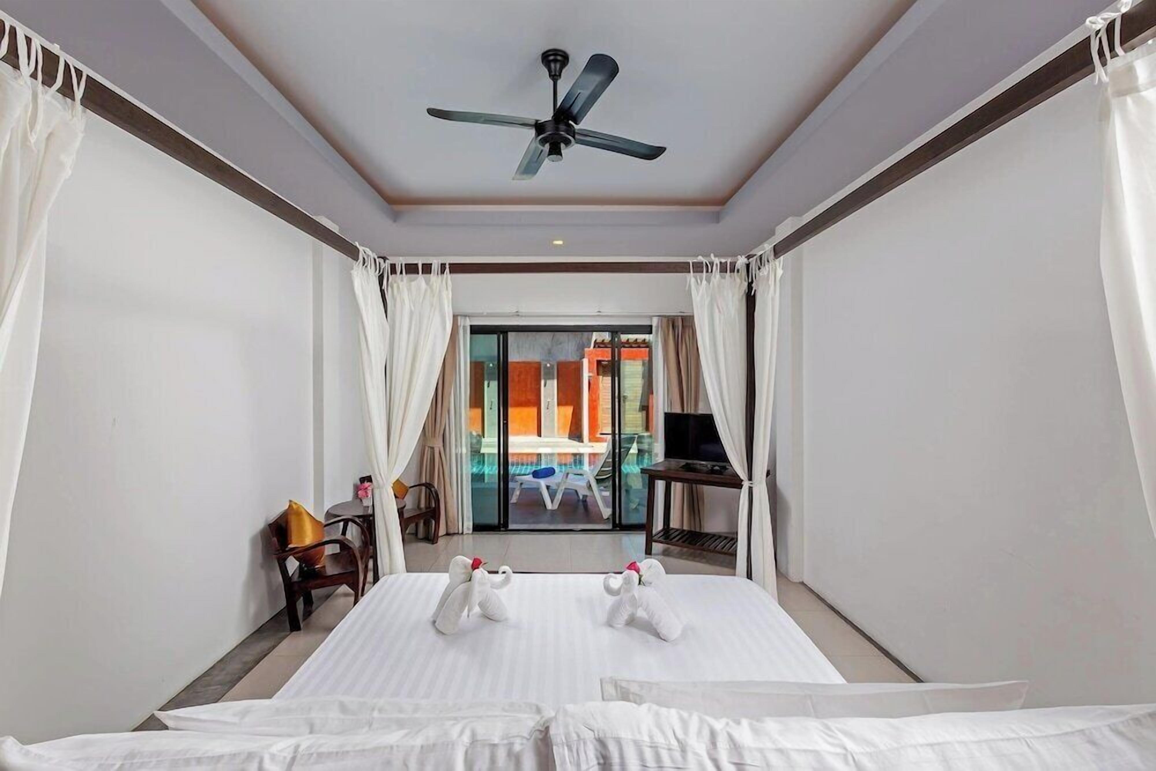 Free minibar items, laptop workspace, blackout drapes, free WiFi