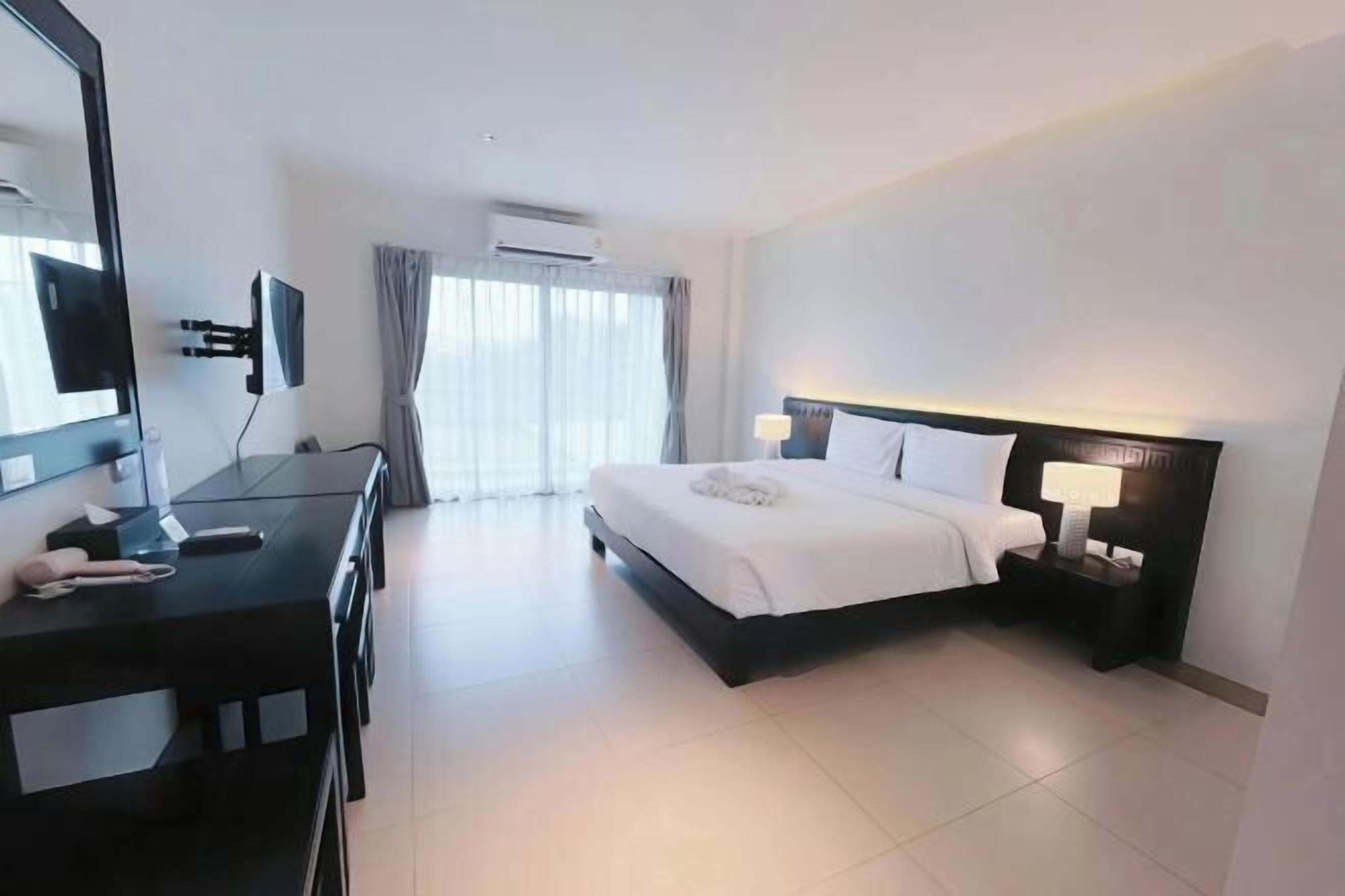 Minibar với thức ăn, đồ uống miễn phí 