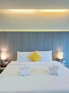 Deluxe Front View | Free minibar items, laptop workspace, blackout drapes, free WiFi - Phuketa Hotel Phuket Town (Ratsada)