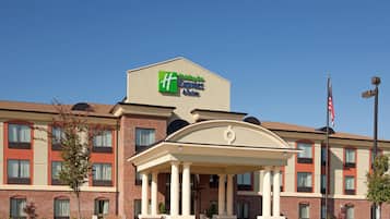 Een seizoensgebonden buitenzwembad