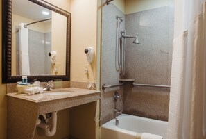 Combined shower/bathtub, free toiletries, hair dryer, towels