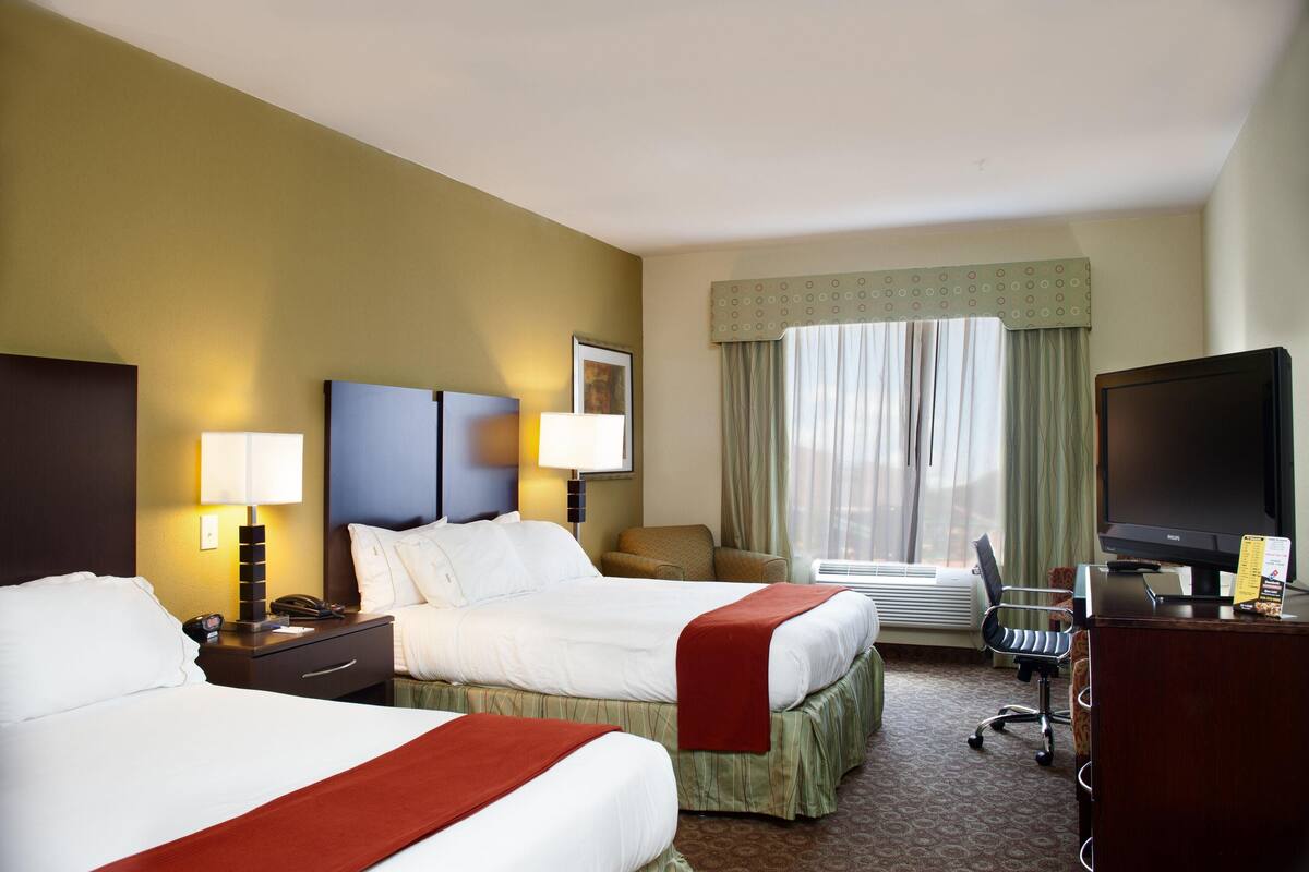 1 bedroom, in-room safe, desk, blackout drapes