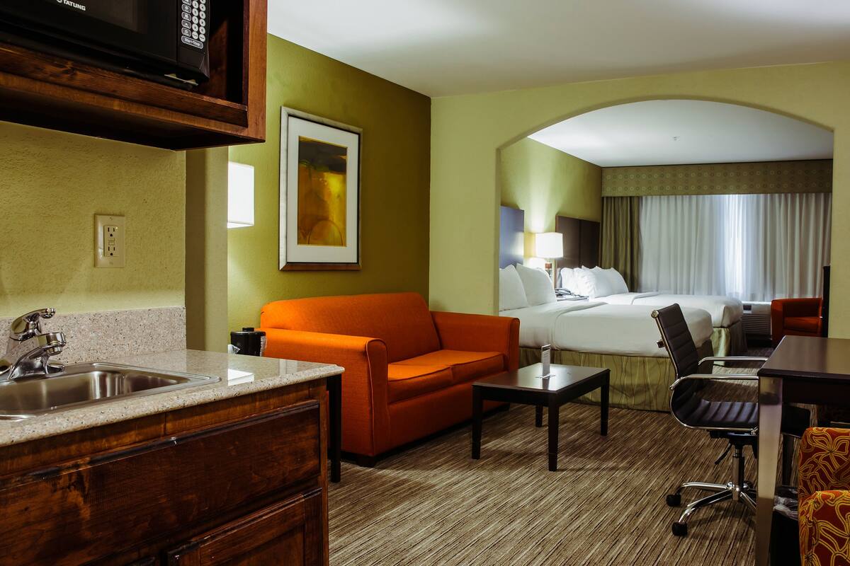 1 bedroom, in-room safe, desk, blackout drapes