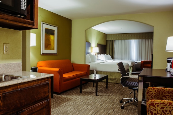 1 bedroom, in-room safe, desk, blackout drapes