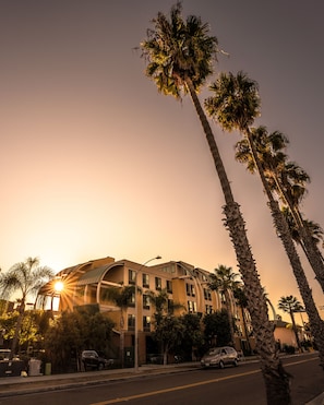 Exterior - Holiday Inn Oceanside Camp Pendleton Area by IHG (Oceanside)