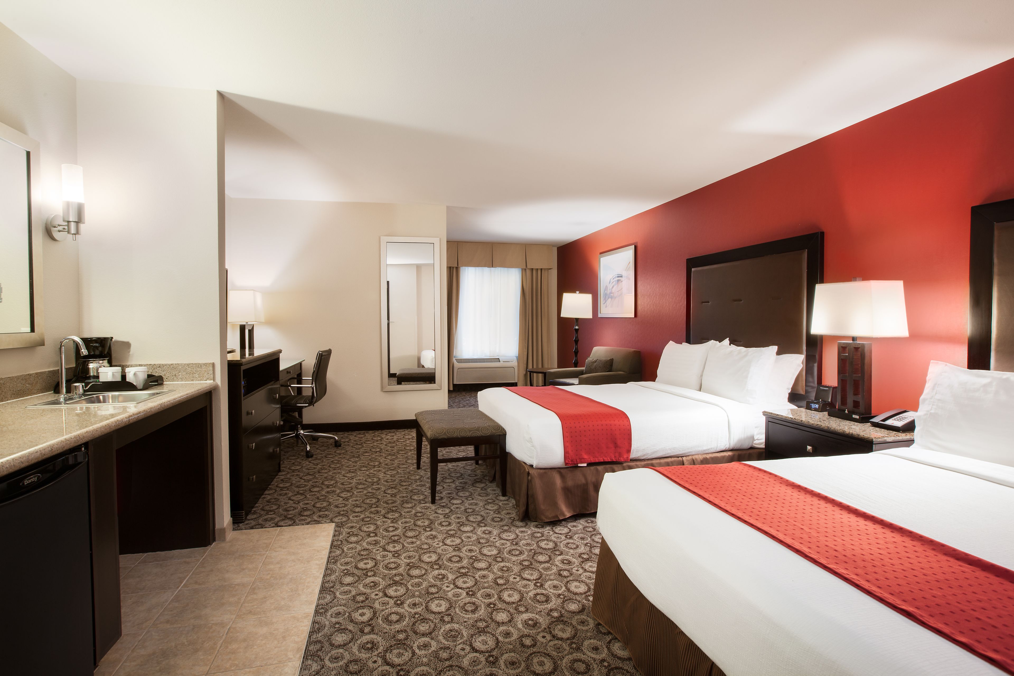 Premium-sengetøj, senge med topmadrasser, minibar, pengeskab på værelset