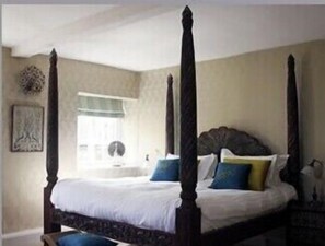 1 bedroom, Egyptian cotton sheets, premium bedding